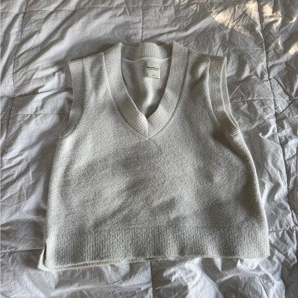 Abercrombie & Fitch White Knit Sweater Vest | Women's Size Small | Preppy - Picture 1 of 6